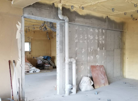 内装解体工事の施工風景